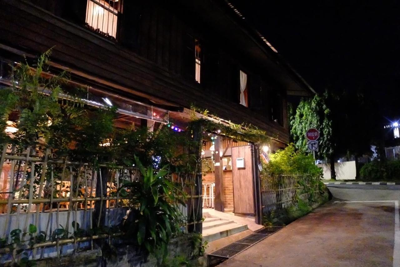 Iamwarin Mini Hostel Warin Chamrap Bagian luar foto