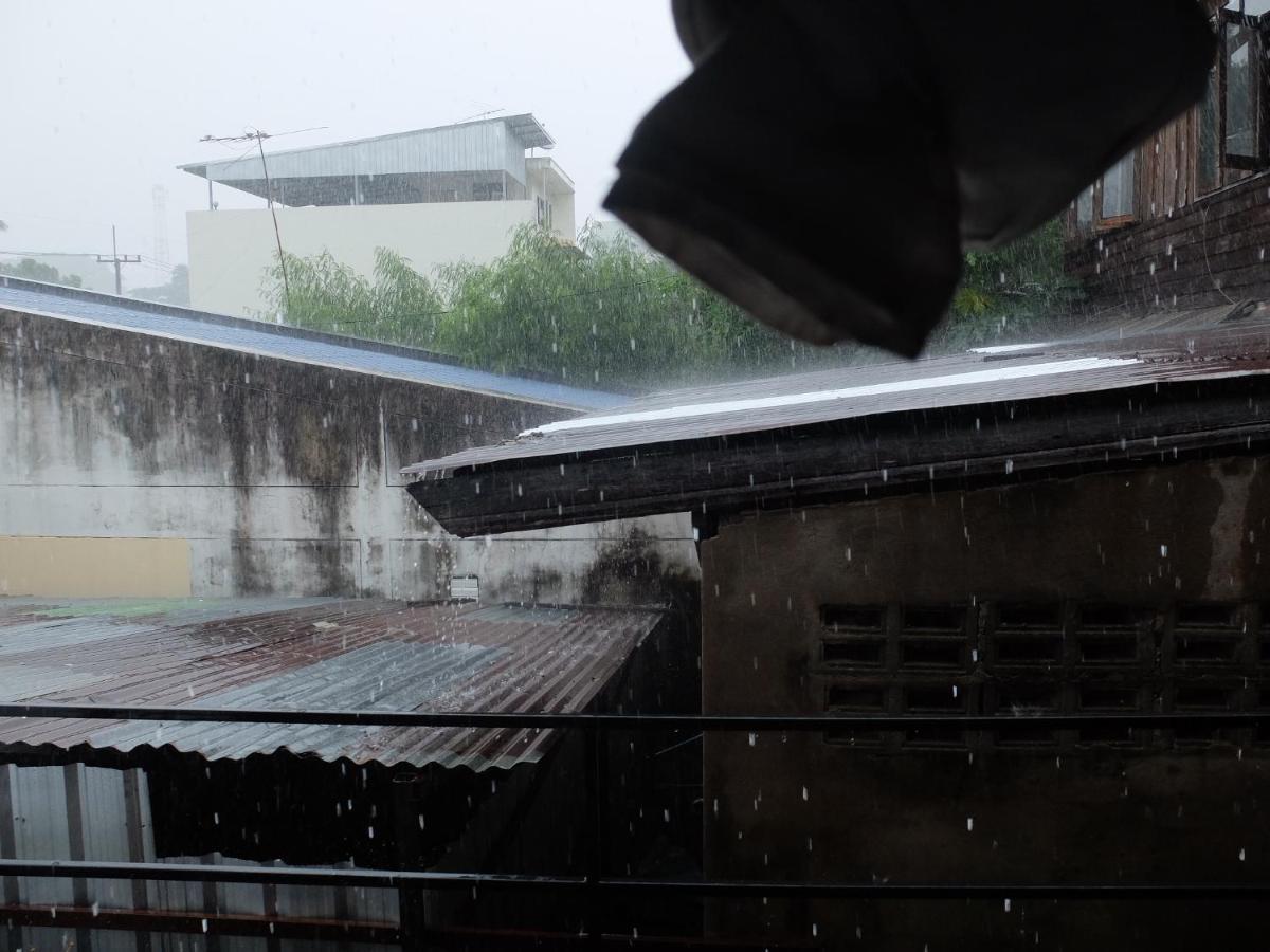 Iamwarin Mini Hostel Warin Chamrap Bagian luar foto
